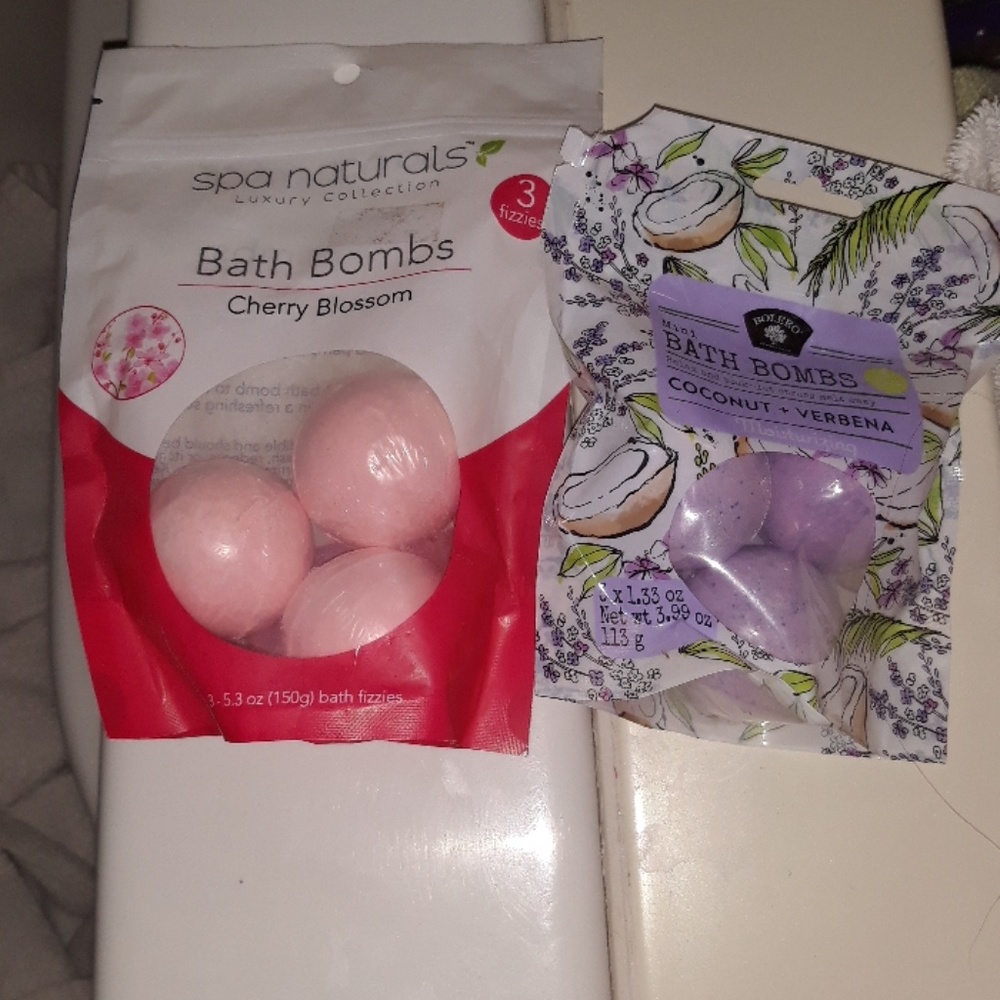 BATH BOMB BUNDLE NWT